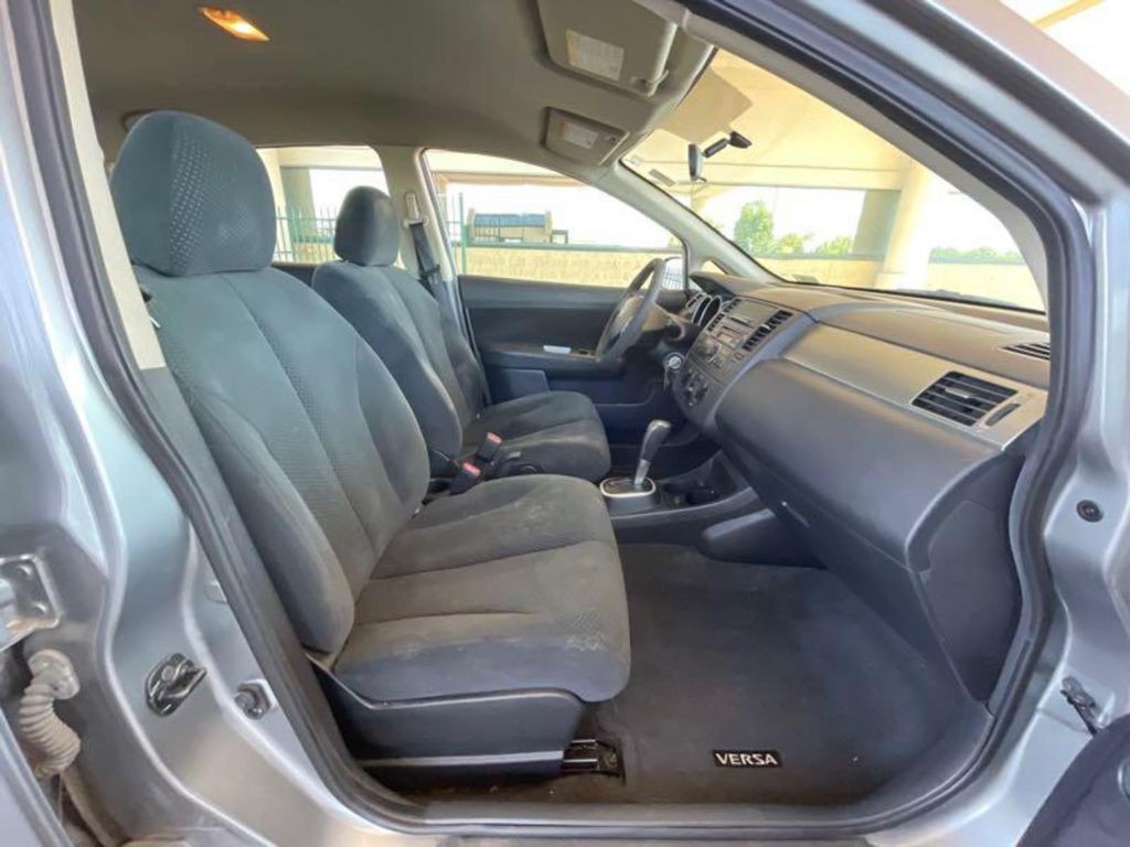 2011 Nissan Versa Image 11
