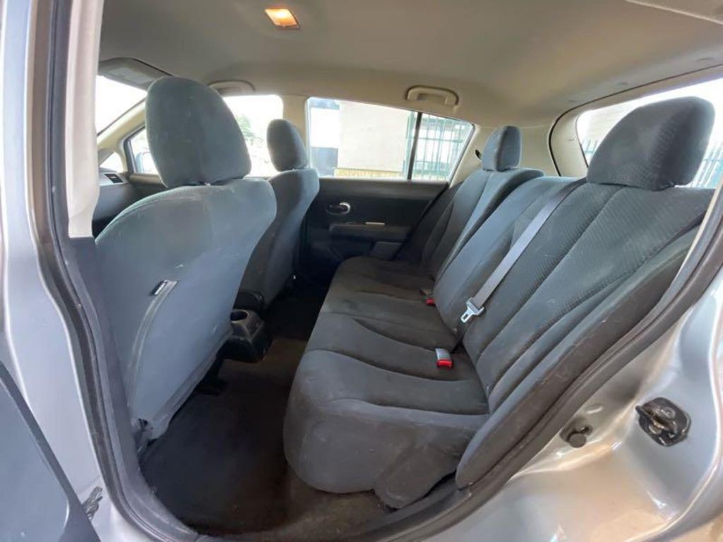 2011 Nissan Versa Image 12
