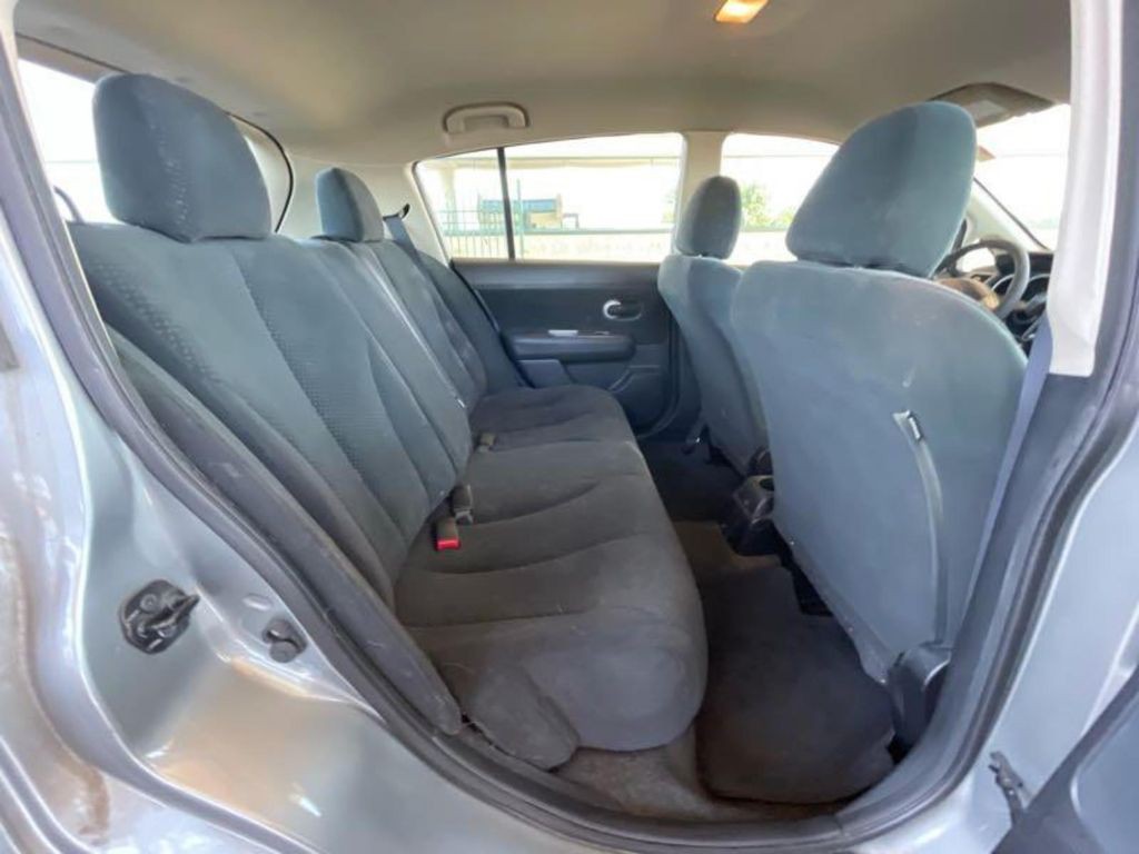 2011 Nissan Versa Image 13