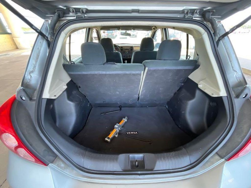 2011 Nissan Versa Image 14