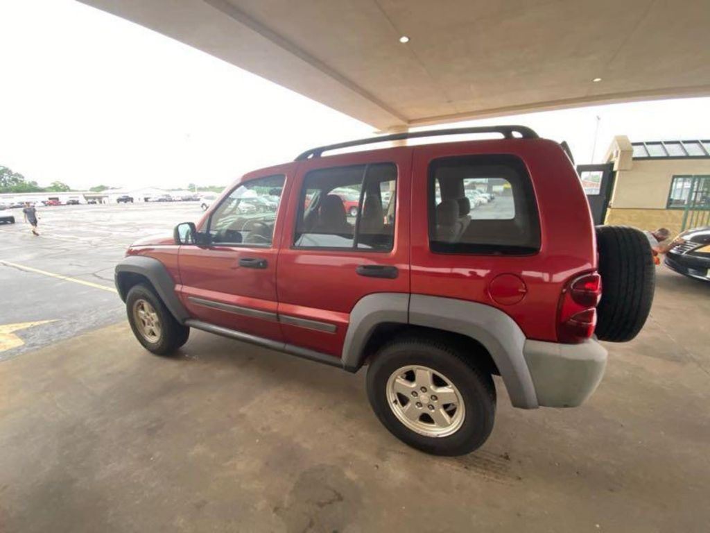 2007 Jeep Liberty Image 2