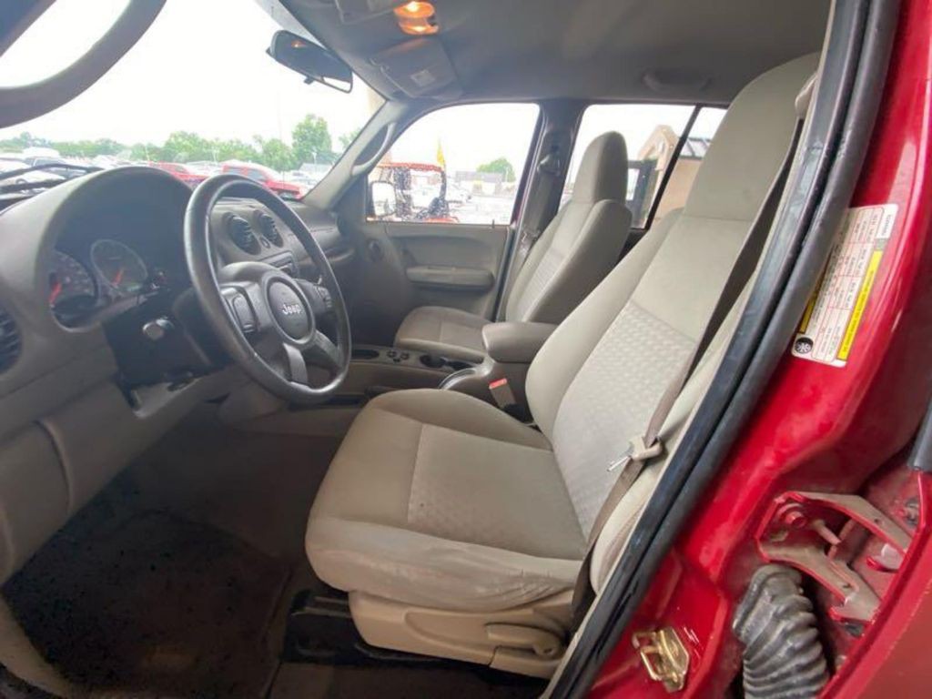 2007 Jeep Liberty Image 4