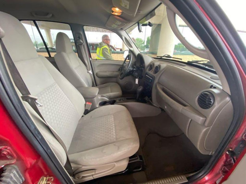 2007 Jeep Liberty Image 5