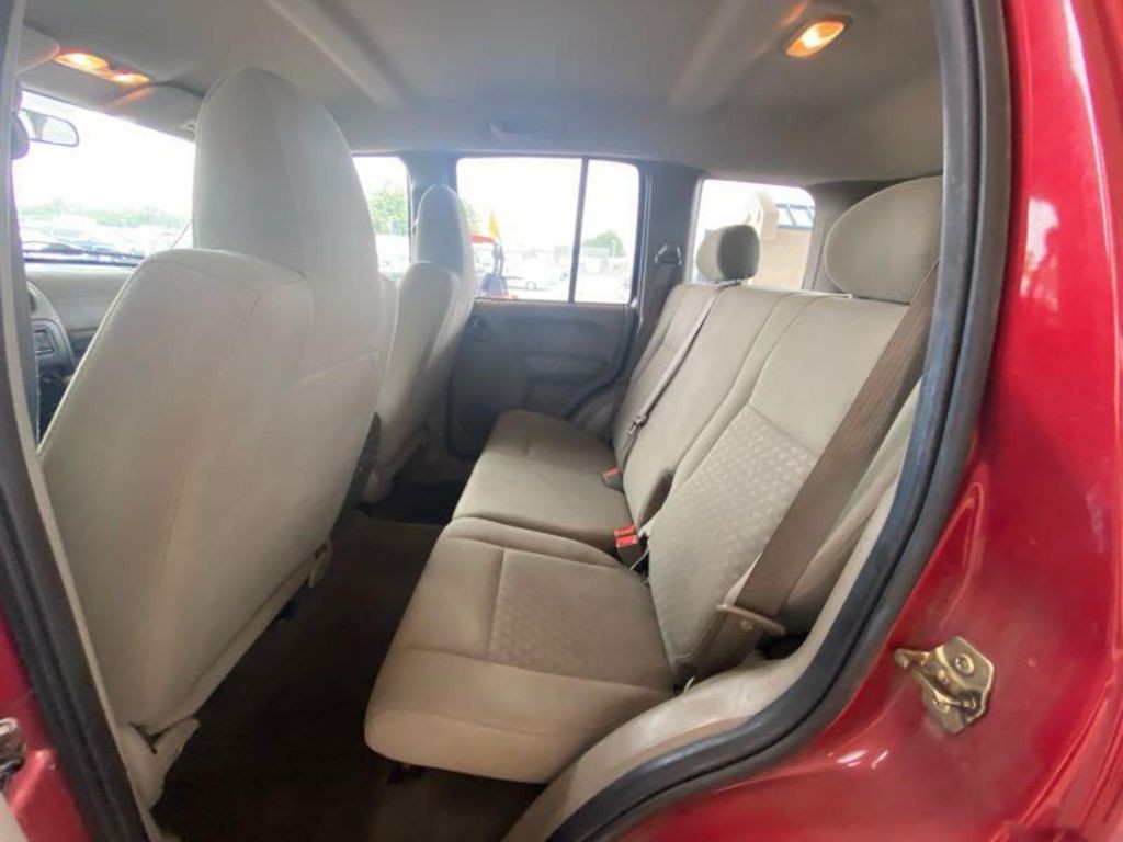 2007 Jeep Liberty Image 6