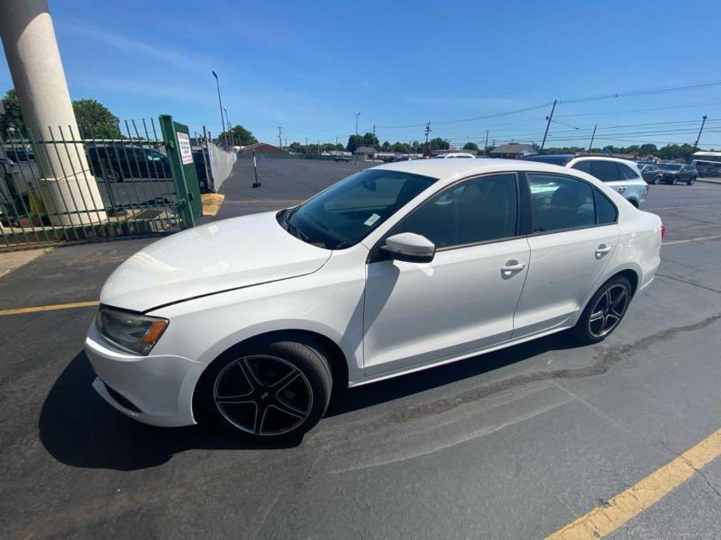 2012 Volkswagen Jetta Image 2