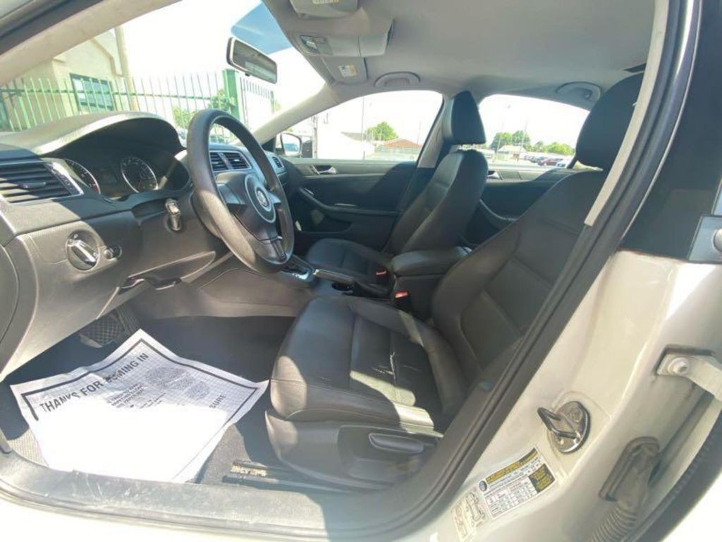 2012 Volkswagen Jetta Image 5