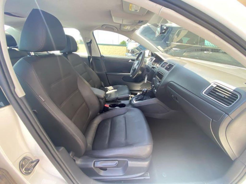 2012 Volkswagen Jetta Image 6