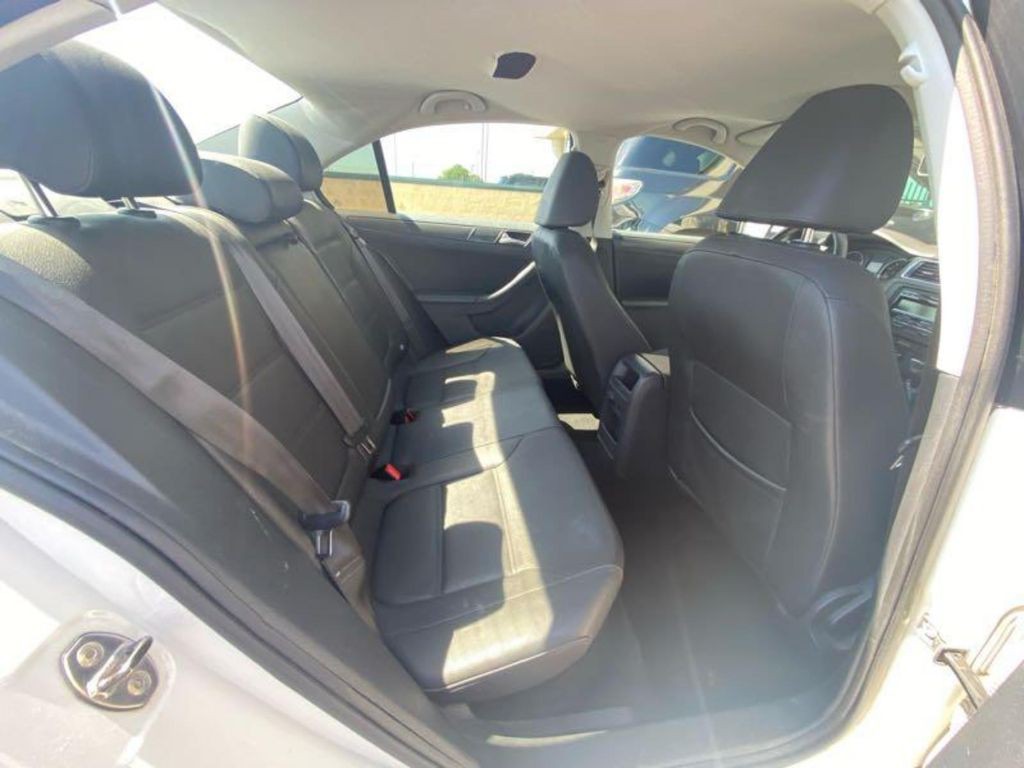 2012 Volkswagen Jetta Image 8