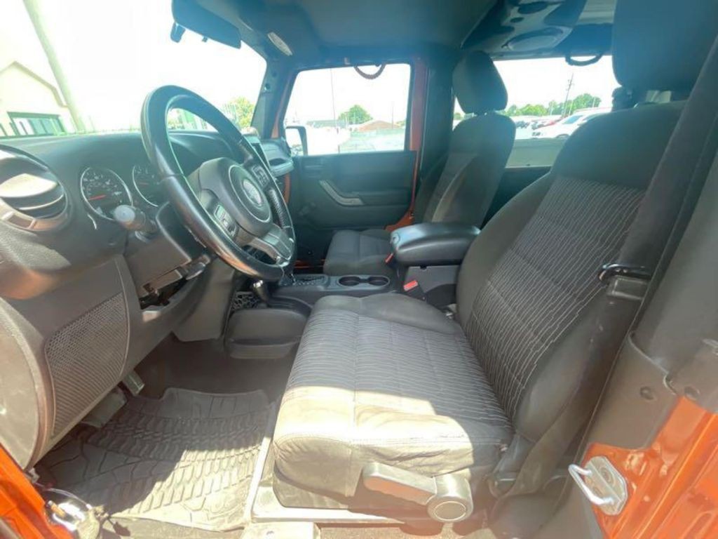 2011 Jeep Wrangler Image 9