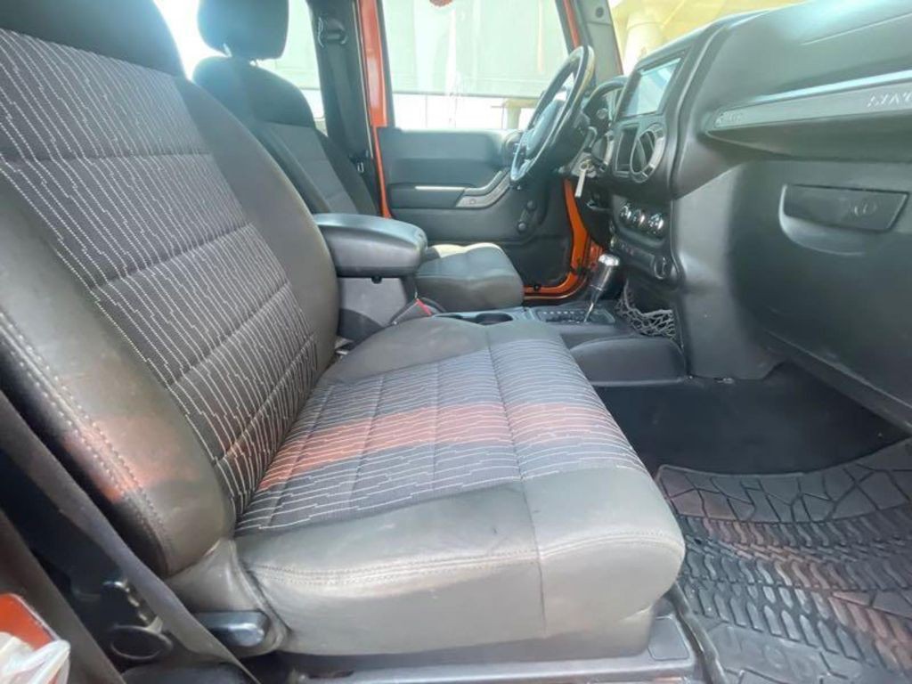 2011 Jeep Wrangler Image 10