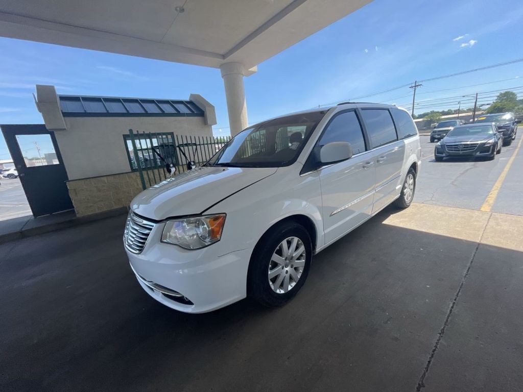 2015 Chrysler Town & Country Image 6