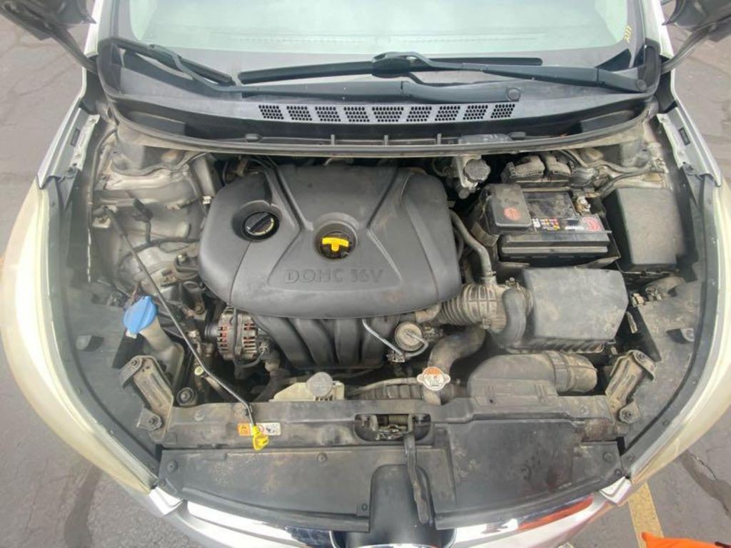 2014 Hyundai Elantra Image 16