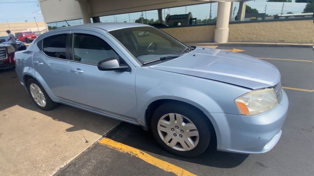 2013 Dodge Avenger Image 2