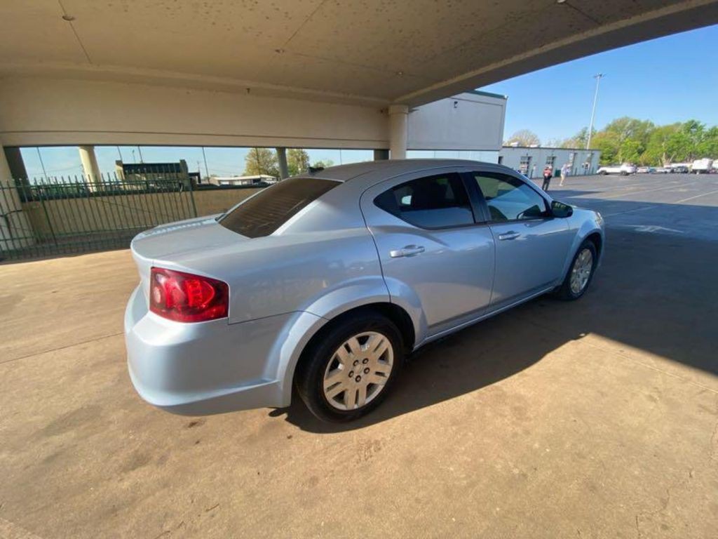 2013 Dodge Avenger Image 7