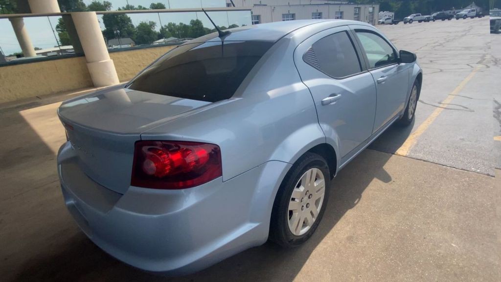 2013 Dodge Avenger Image 9