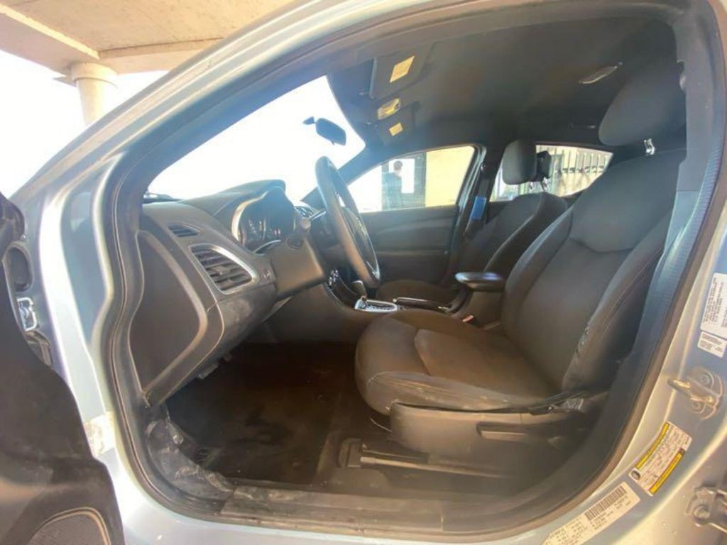 2013 Dodge Avenger Image 10