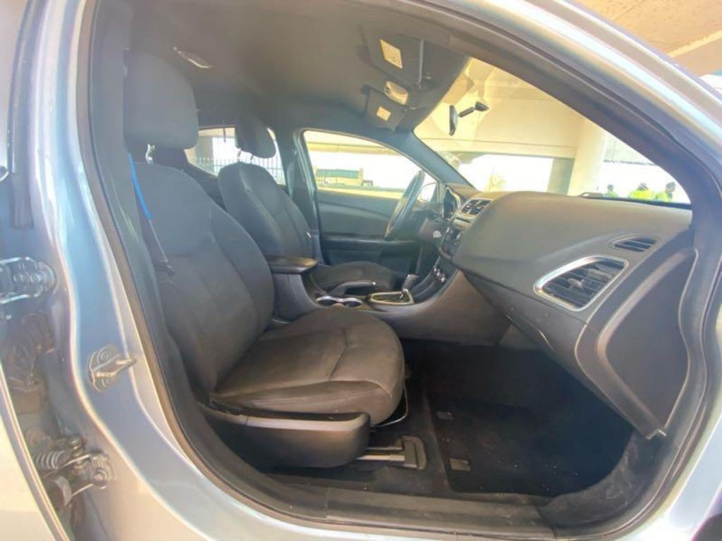 2013 Dodge Avenger Image 11