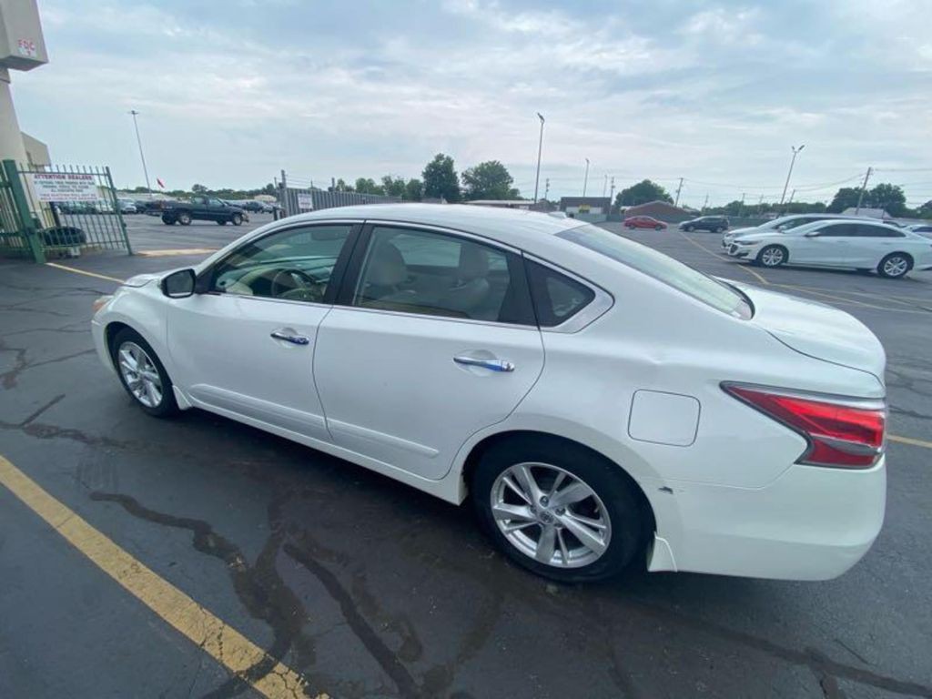 2015 Nissan Altima Image 2