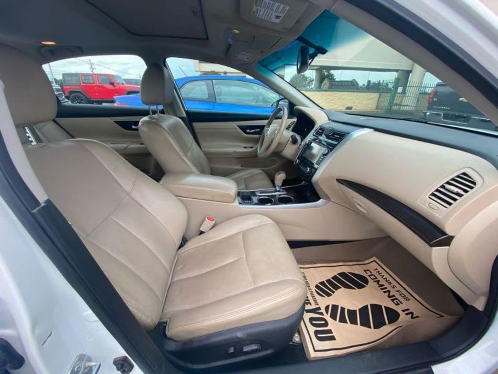 2015 Nissan Altima Image 9