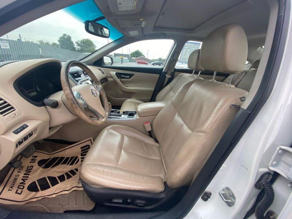 2015 Nissan Altima Image 10