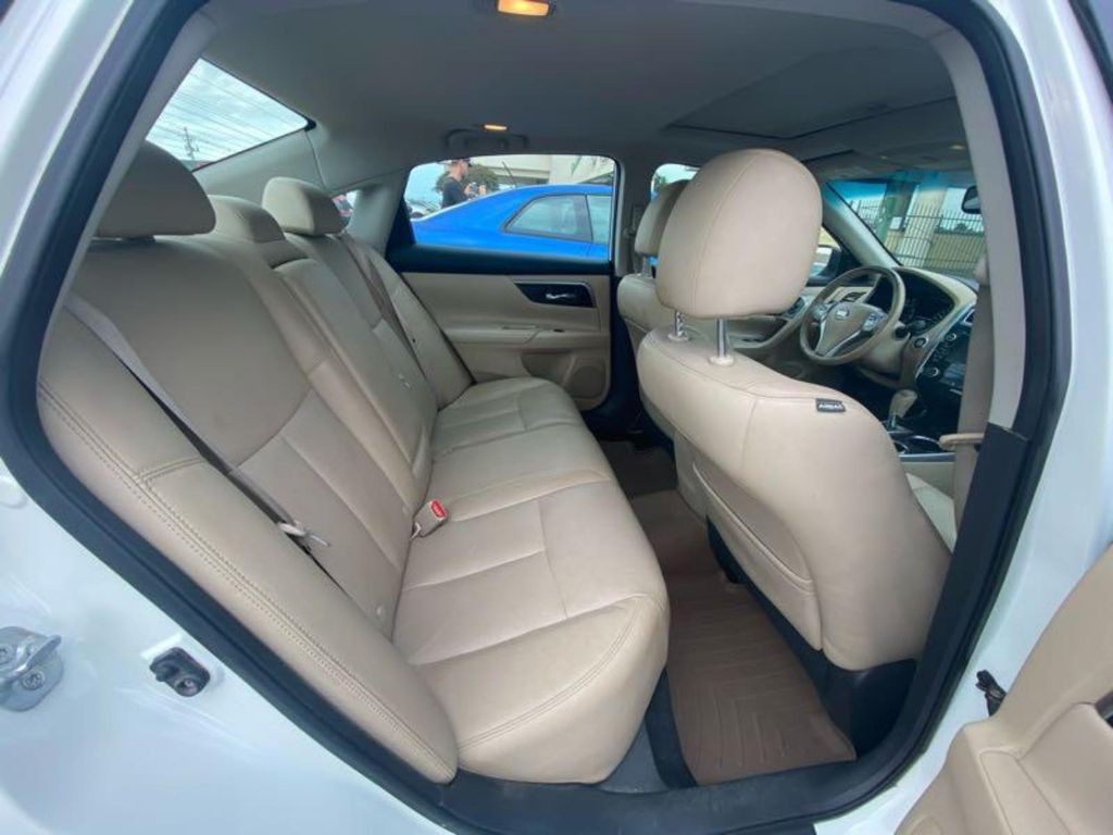 2015 Nissan Altima Image 11