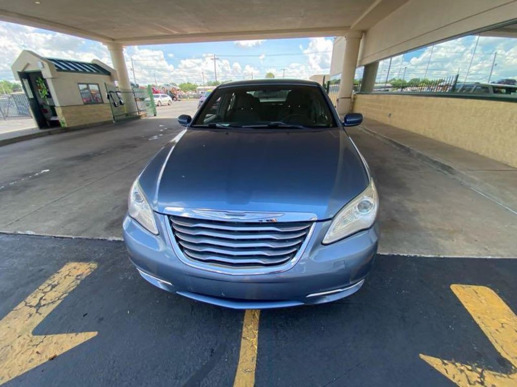 2014 Chrysler 200 Image 3