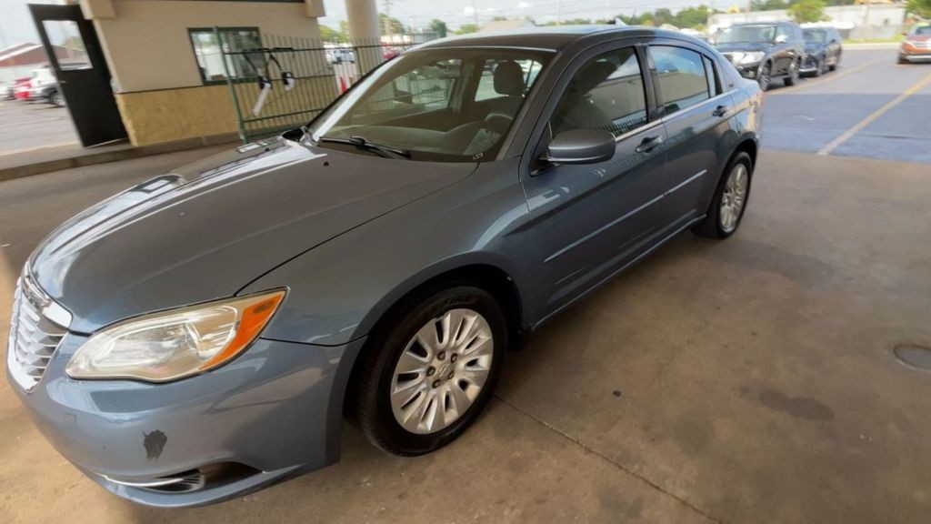2014 Chrysler 200 Image 6