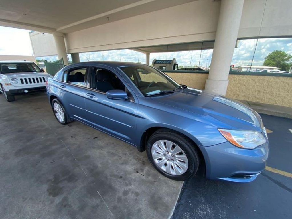 2014 Chrysler 200 Image 7