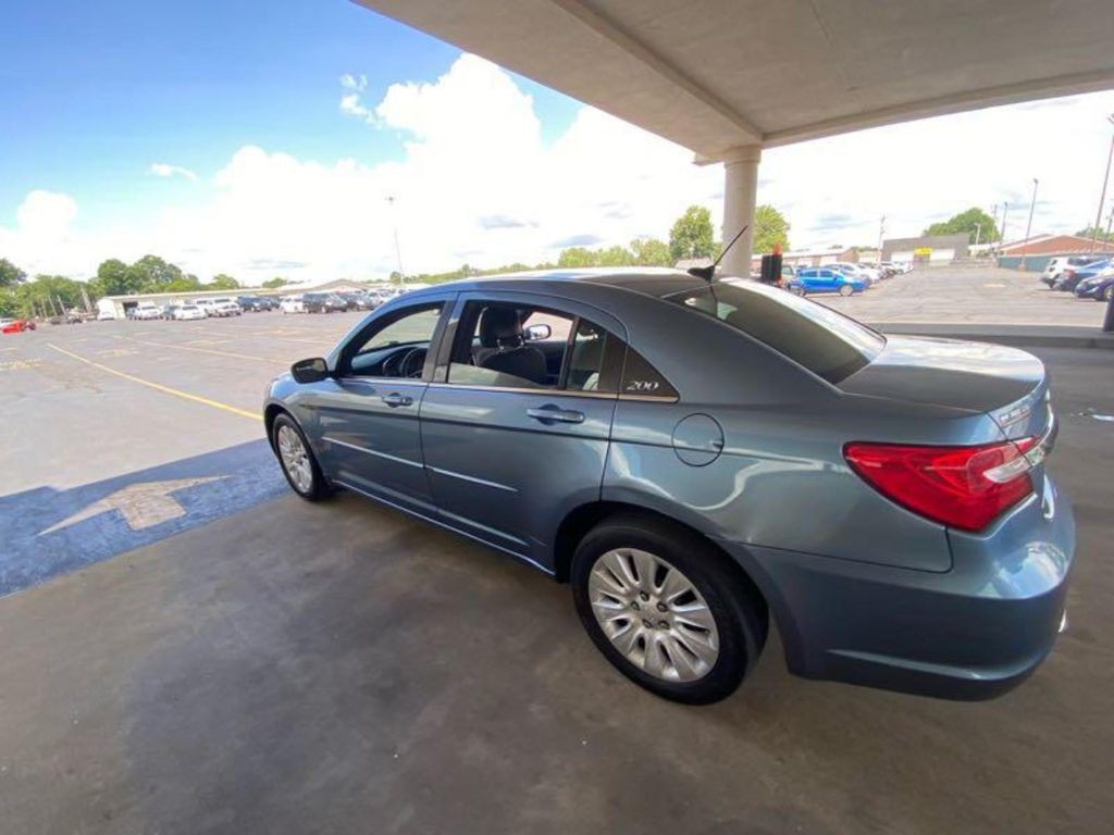 2014 Chrysler 200 Image 8