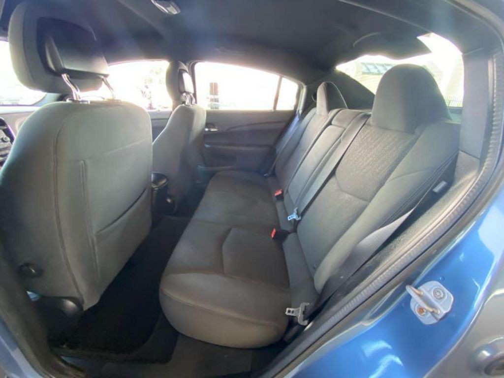 2014 Chrysler 200 Image 10