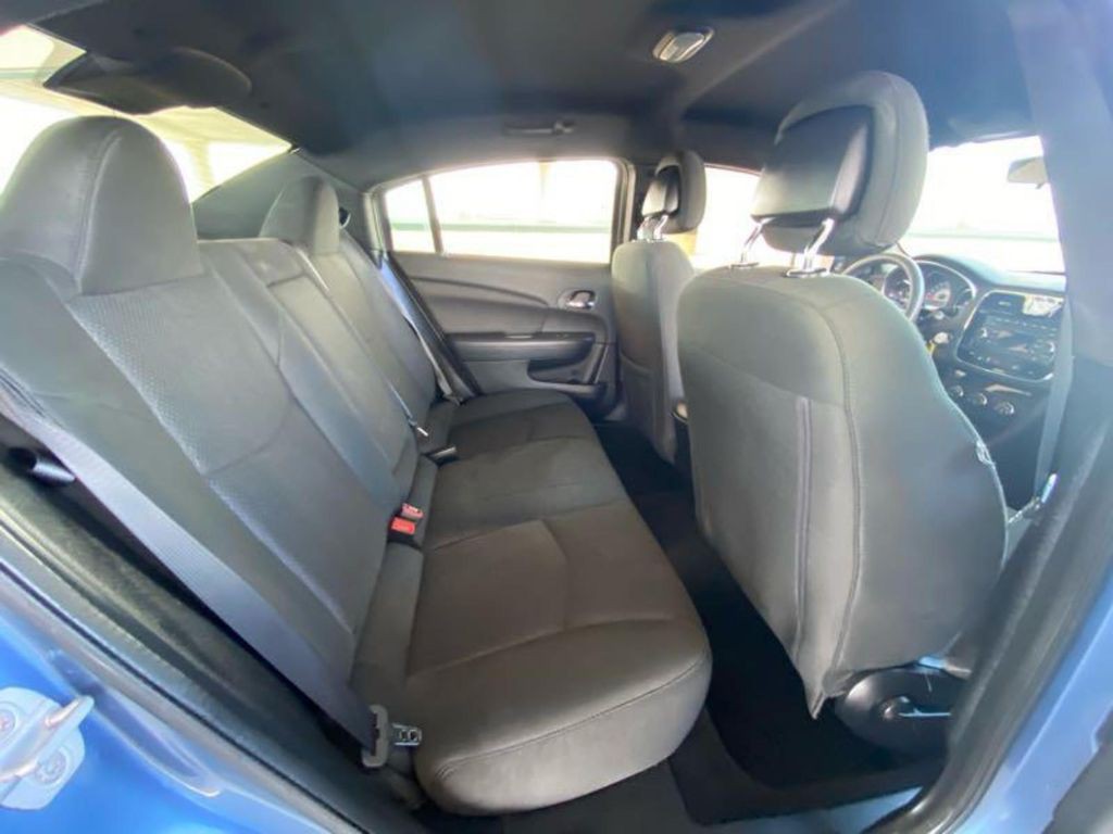 2014 Chrysler 200 Image 12