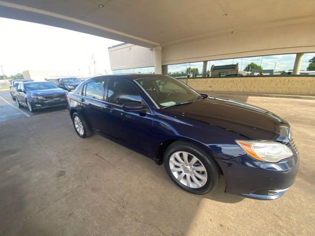 2011 Chrysler 200 Image 7