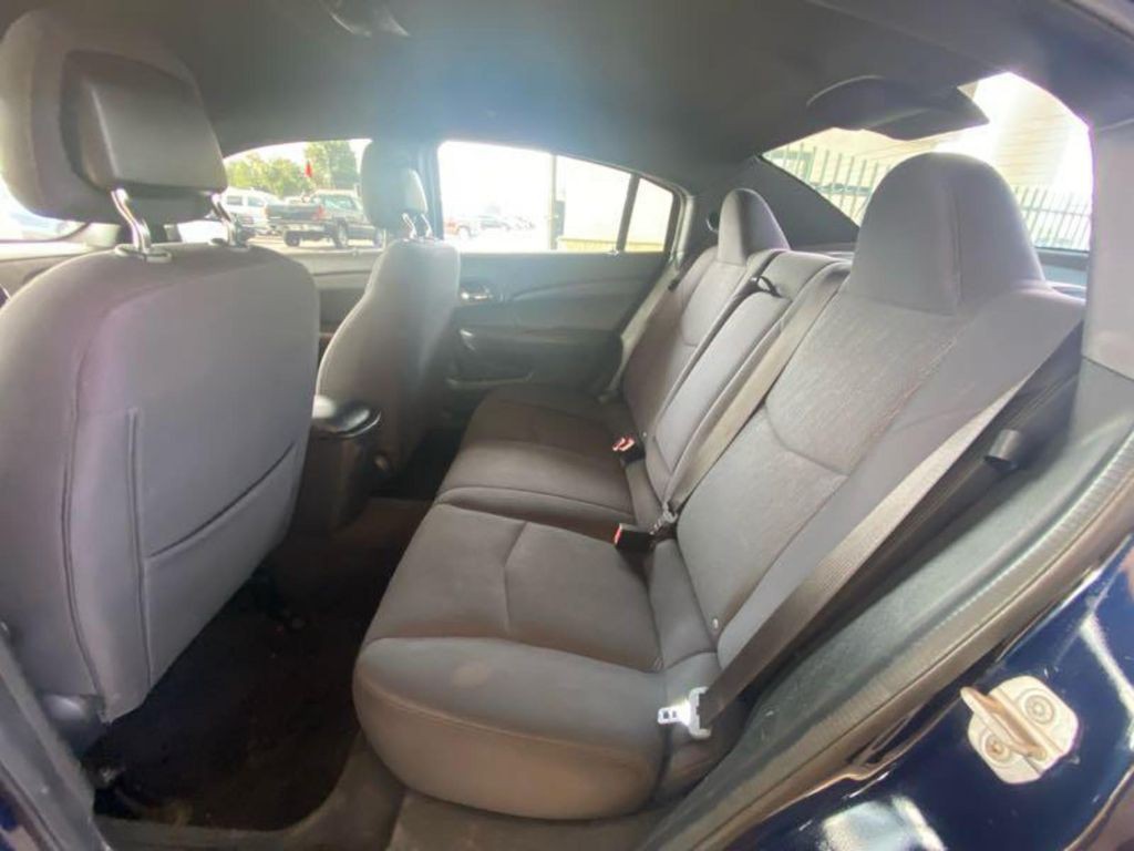 2011 Chrysler 200 Image 9
