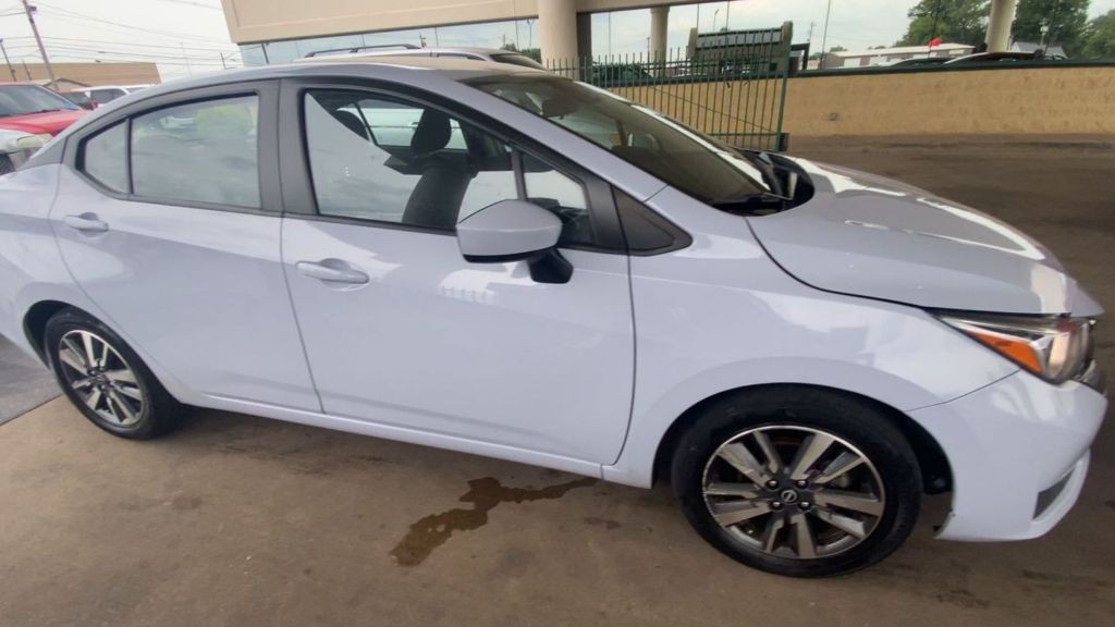 2023 Nissan Versa Image 3