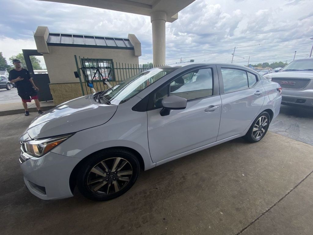 2023 Nissan Versa Image 4