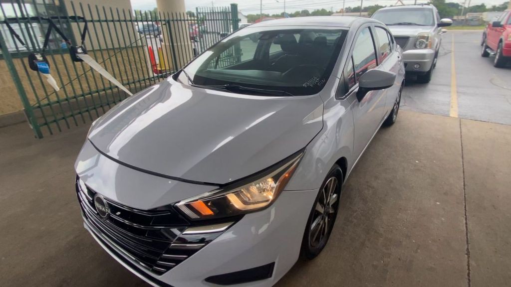 2023 Nissan Versa Image 6