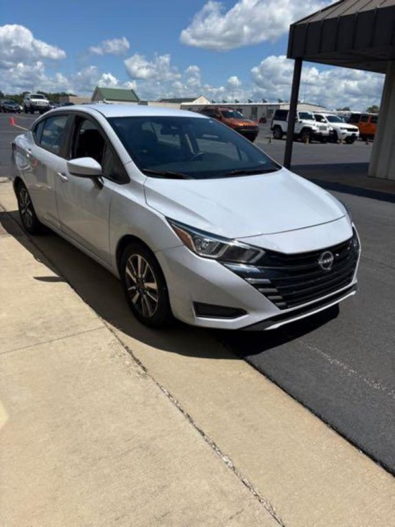 2023 Nissan Versa Image 9