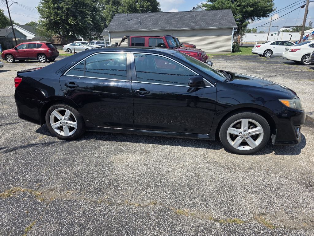 2014 Toyota Camry Image 2