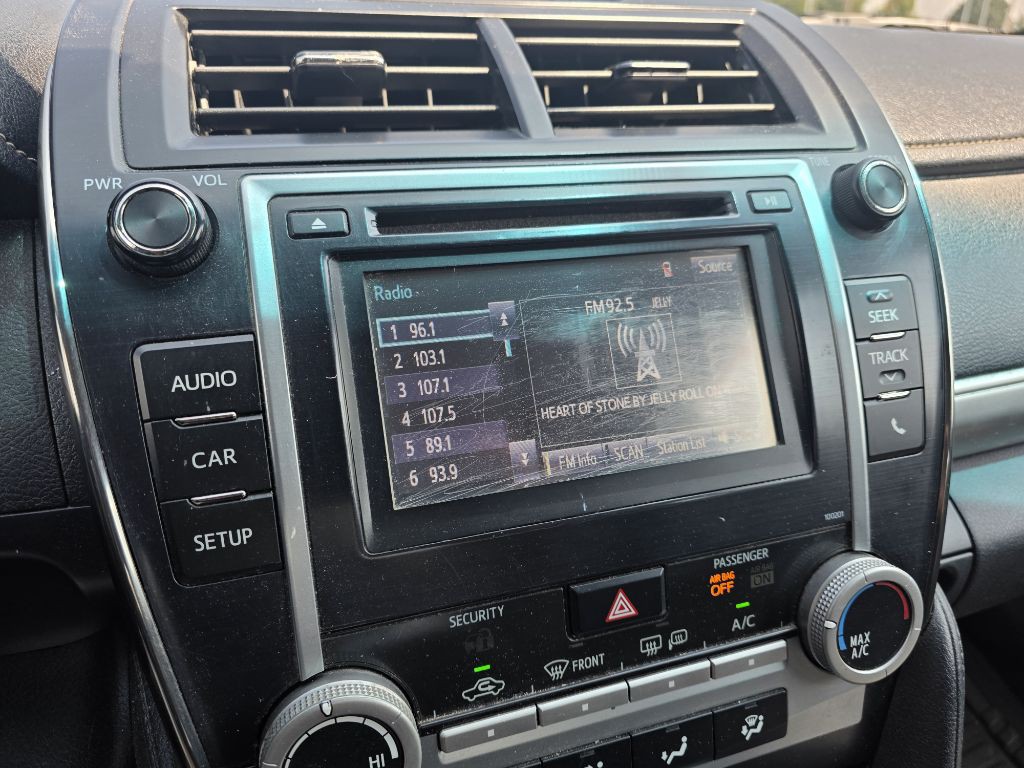 2014 Toyota Camry Image 9
