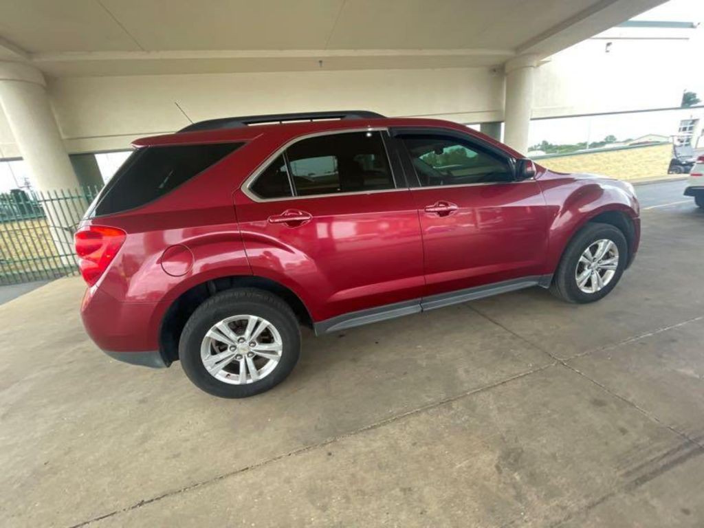 2011 Chevrolet Equinox Image 2