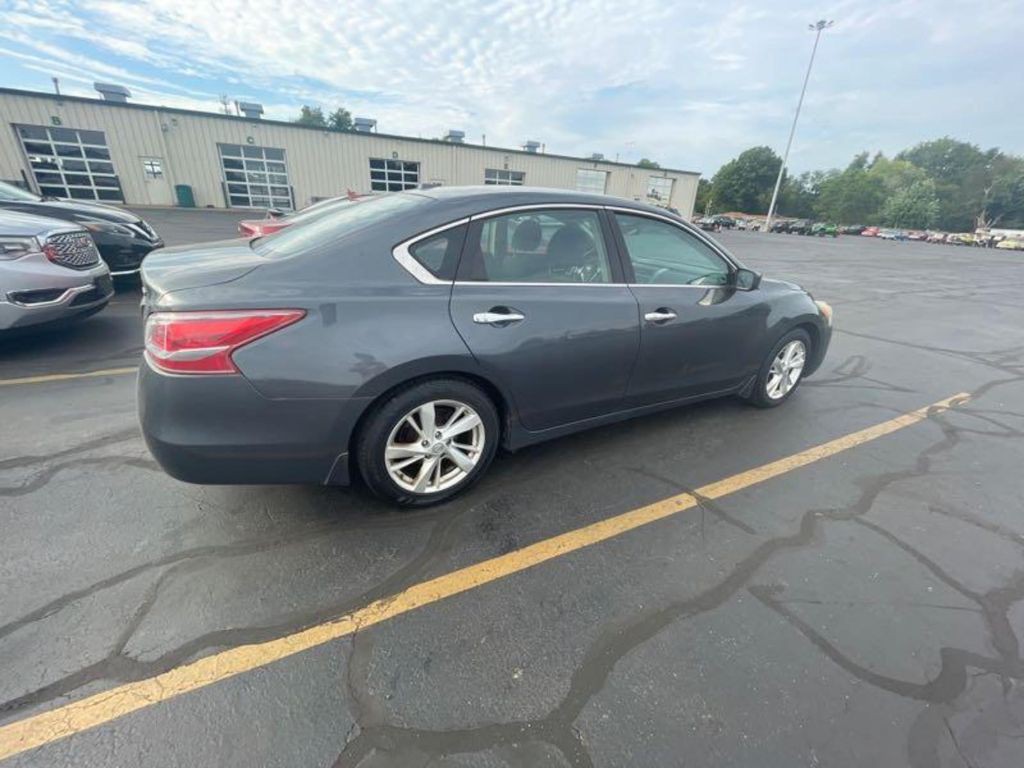 2013 Nissan Altima Image 2