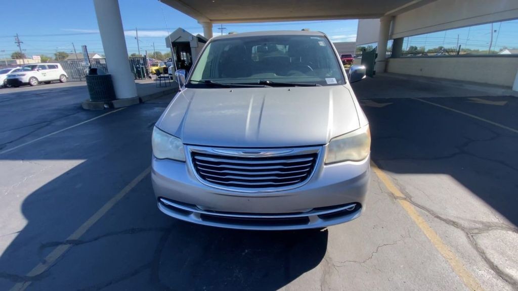 2014 Chrysler Town & Country Image 5