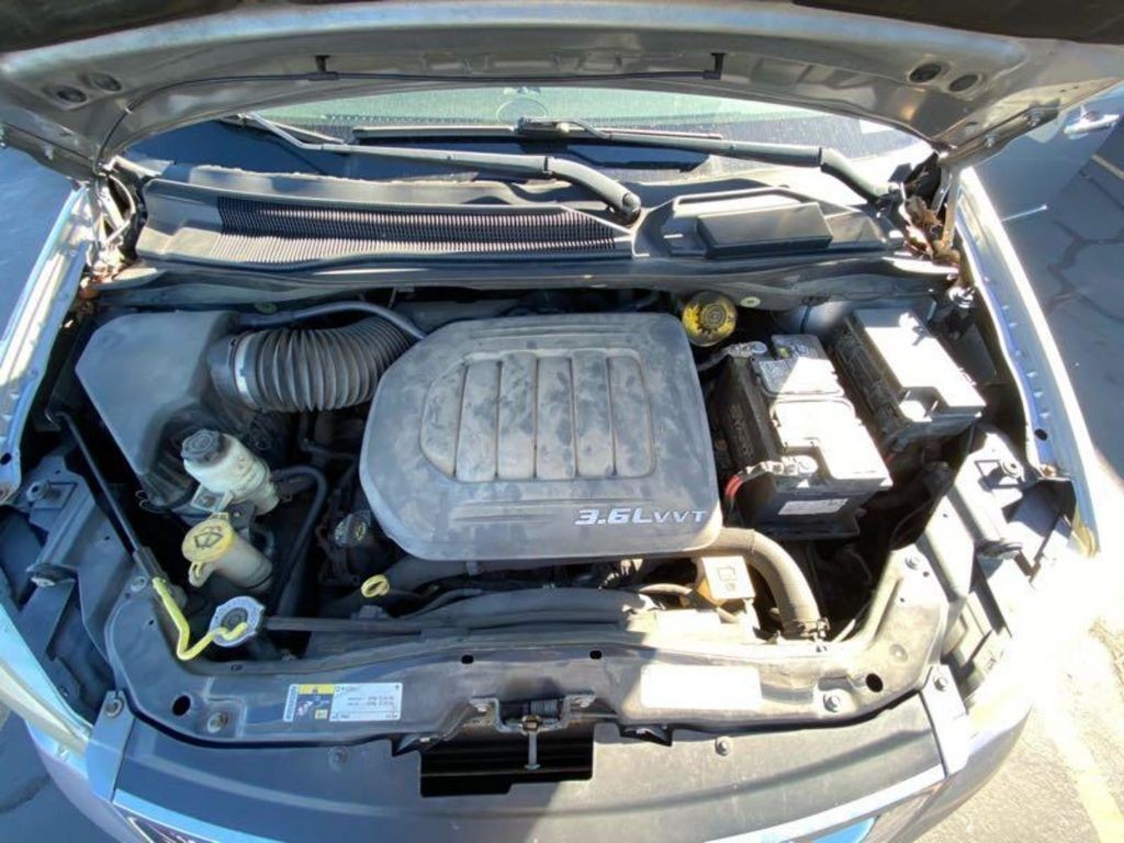 2014 Chrysler Town & Country Image 11
