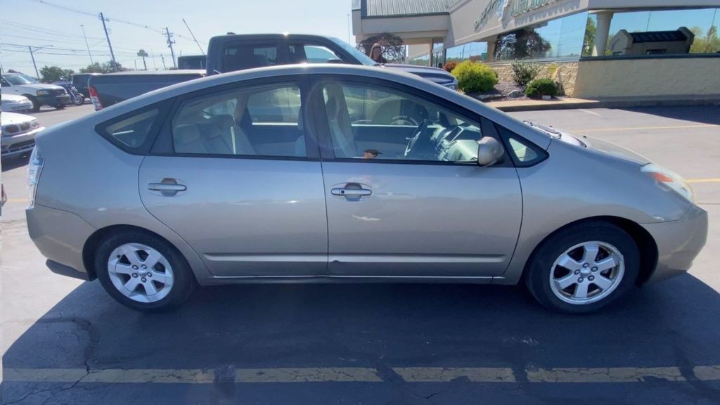 2005 Toyota Prius Image 2