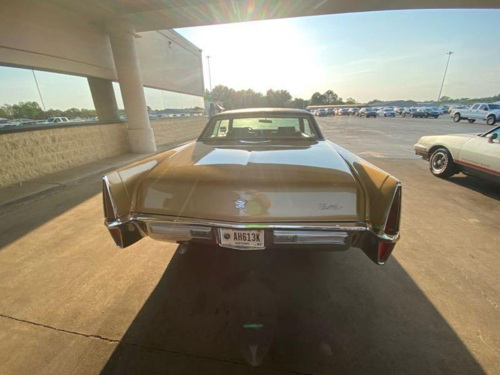 1970 Cadillac DeVille Image 2