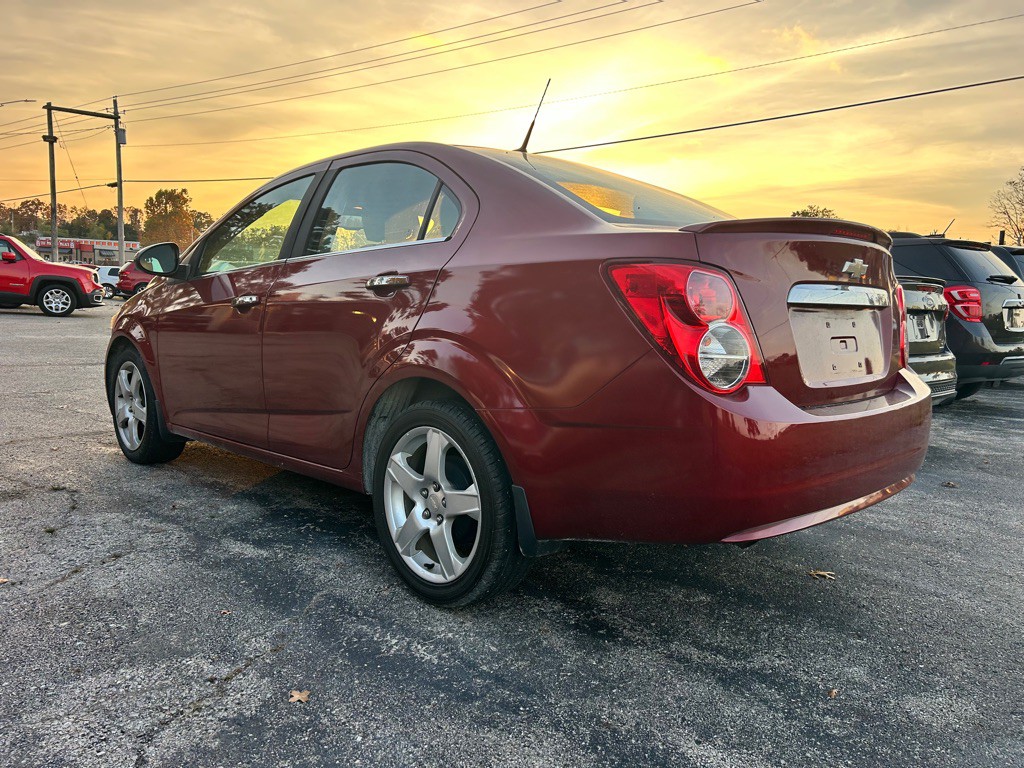 2014 Chevrolet Sonic Image 2