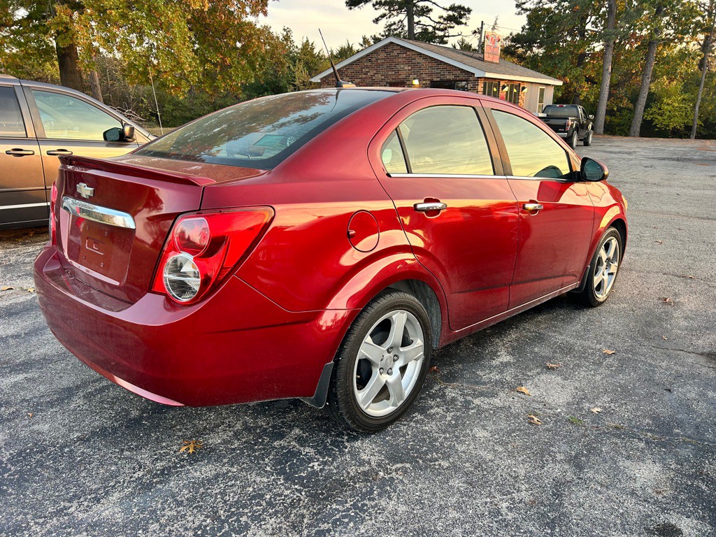 2014 Chevrolet Sonic Image 3