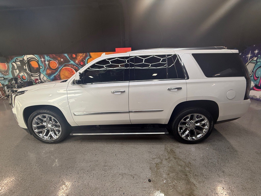 2016 Cadillac Escalade Image 2