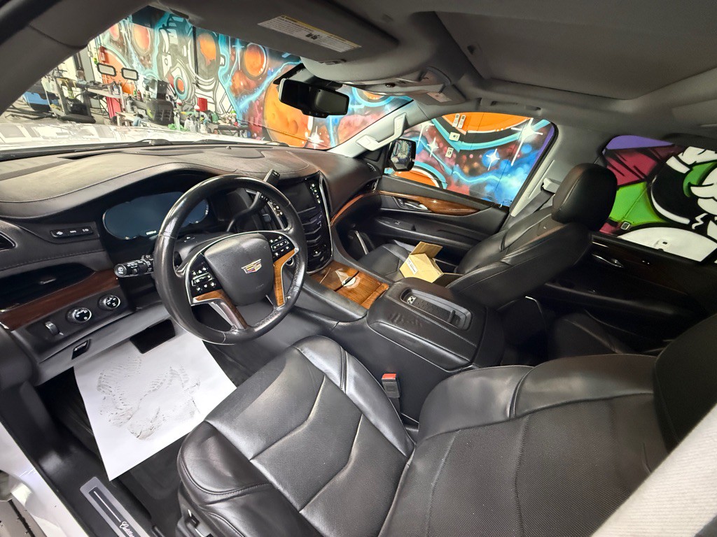 2016 Cadillac Escalade Image 9