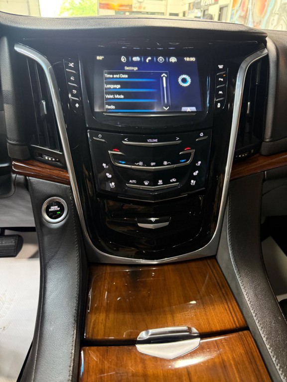 2016 Cadillac Escalade Image 14